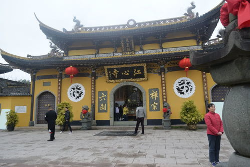 溫州市區的河中有一座小島,上面還有超過千年歷史的寺廟