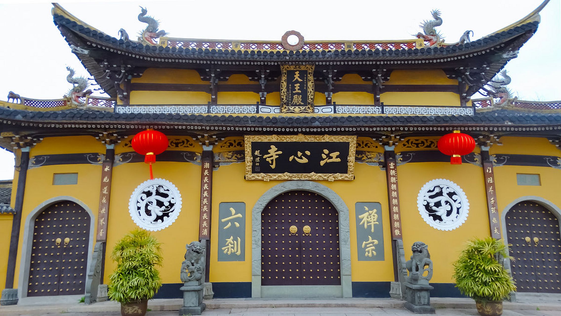 江心寺,原名龍翔禪寺,坐落在溫州市北郭永清門外的甌江中央小島上,以