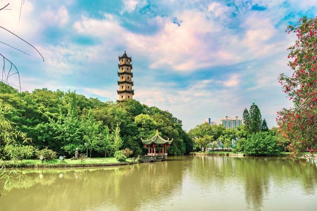 溫州有座江心寺,寺中有副對聯(lián),字都認識卻不會讀!